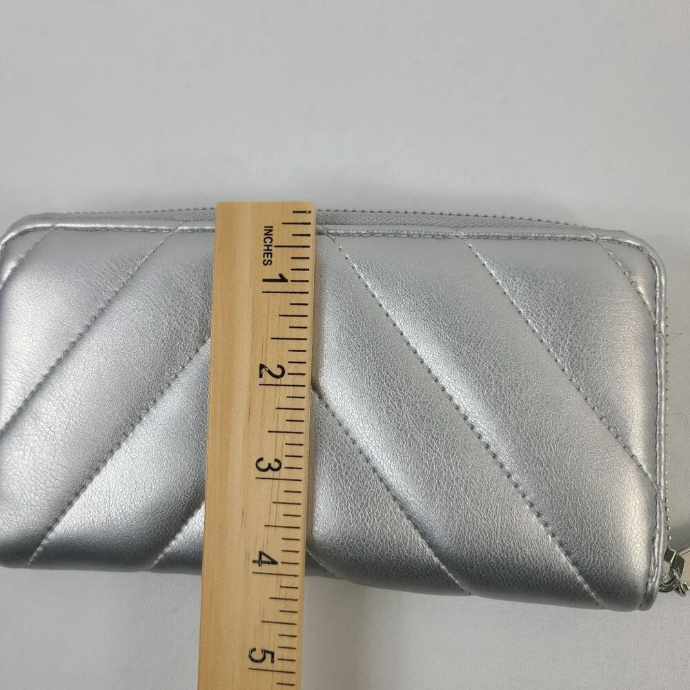 NWOT Victorias Secret Silver Quilted Zip-Around Wallet With Chevron Design - Picture 4 of 7